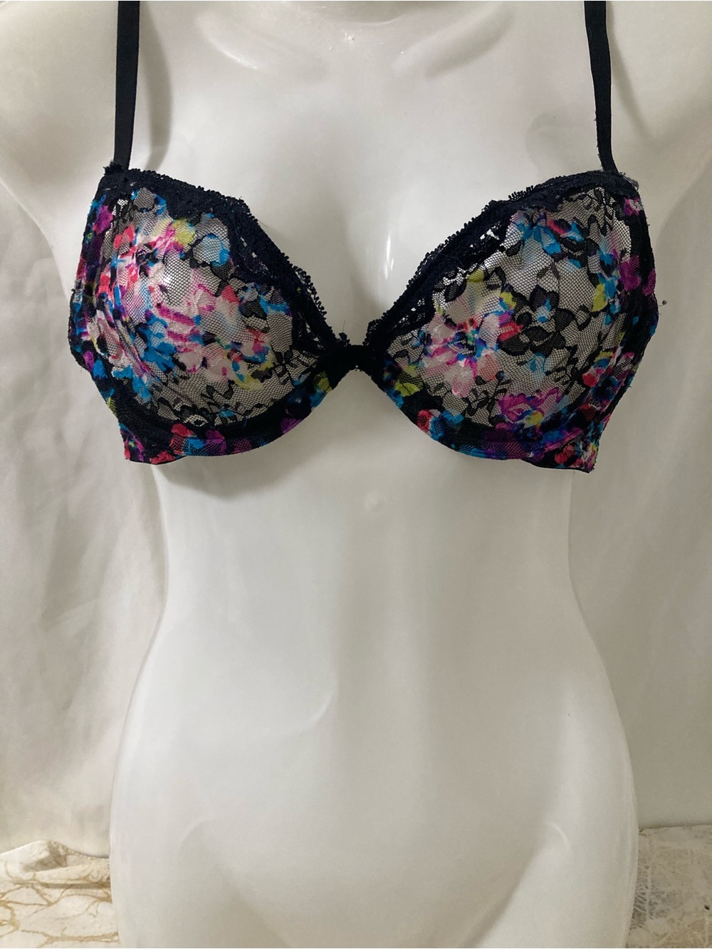 La Vie en Rose Aqua Floral Black lace Top Medium